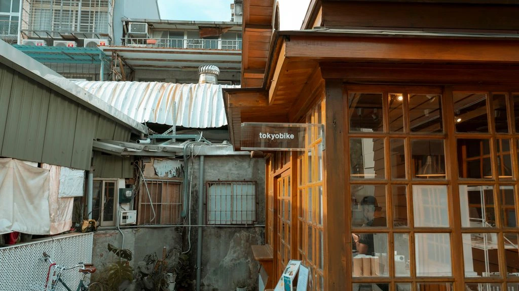 The exterior of the Tetujin brewery in Shigaraki, late afternoon